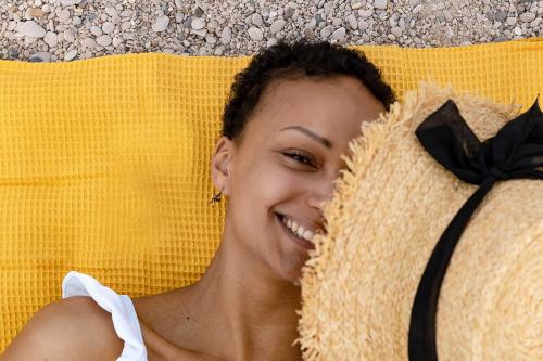 Pourquoi et comment protéger votre acné du soleil ?